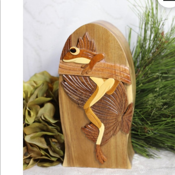 Carver Dan “Hanging Tree Frog” Puzzle Box - Picture 1 of 5